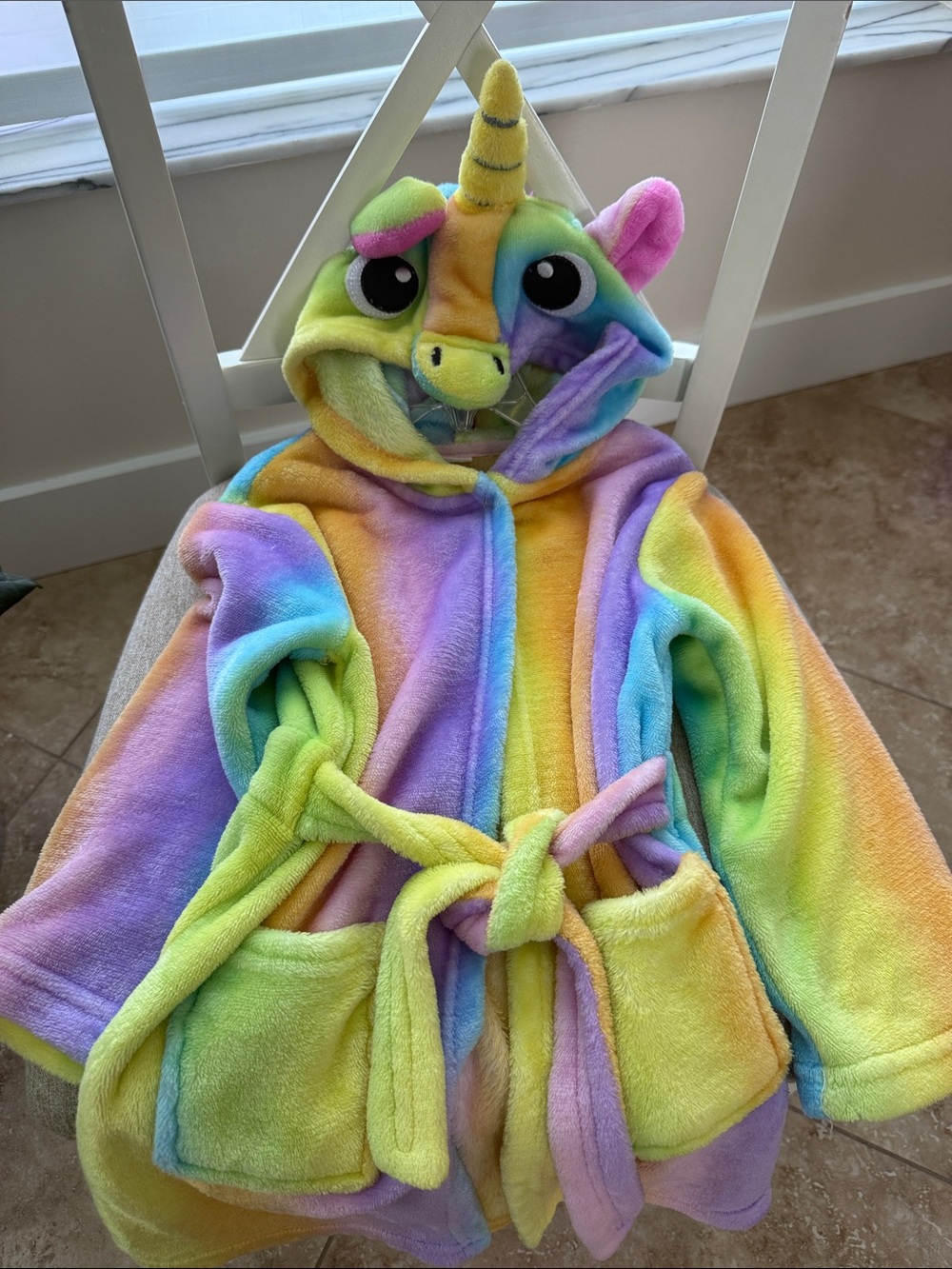 Amazon Kids Rainbow Unicorn Hooded Robe in size 130. (5/6 kids)